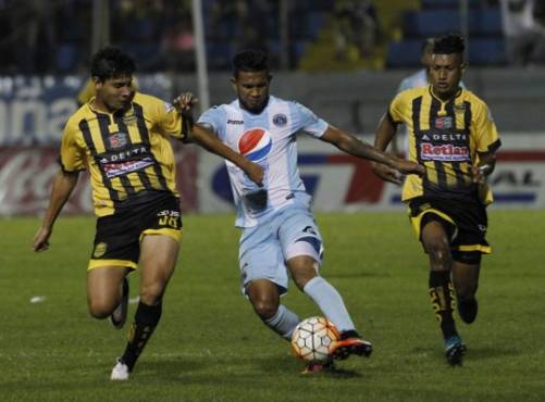 El Real EspaÃ±a rescatÃ³ el empate de forma polÃ©mica frente a Motagua en clÃ¡sico que finalizÃ³ 2-2. La polÃ©mica estuvo presente , ClÃ¡sico Real EspaÃ±a vs Motagua jornada #3 torneo clausura 2017.- Jhow BenavÃ­dez- Carlos Discua chino- Bryan Acosta