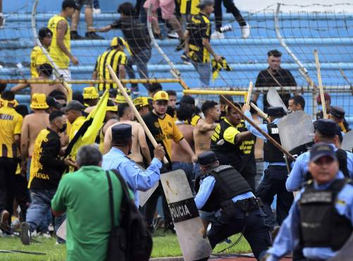Aficionados del Real España desataron caos en la final del domingo 29 de mayo.