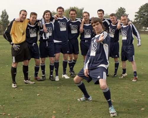 Las bandas musicales de rock que han patrocinado equipos de fútbol