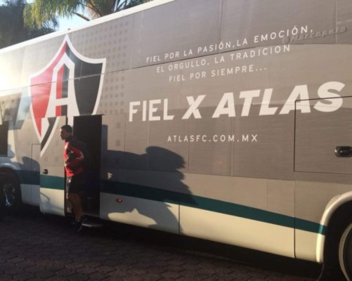 Los lujosos autobuses en lo que se transportan los legionarios hondureños