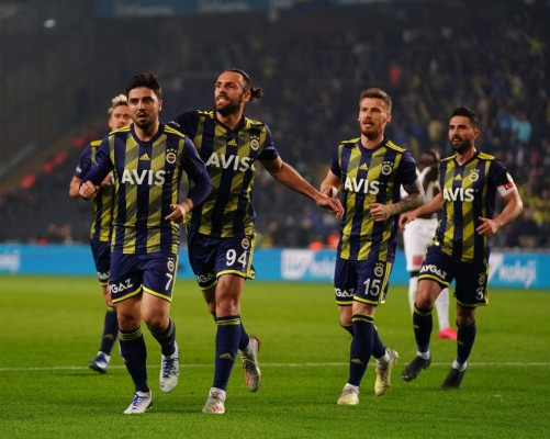 Los compañeros que podría tener Alberth Elis si llega al Fenerbahçe de Turquía