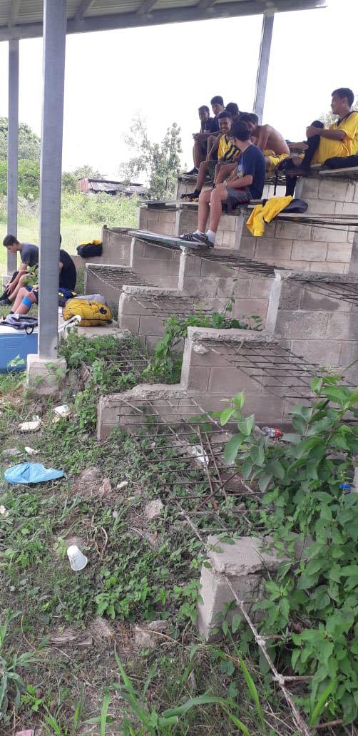 El estadio Milton Flores de La Lima en completo abandono: La detestable forma en cómo entrenan las Ligas Menores