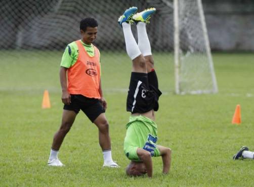 Mario Berrios y Astor Henriquez, durante un entrenamiento de Marathon en el Torneo Clausura 2013-14. Foto Wendell Escoto