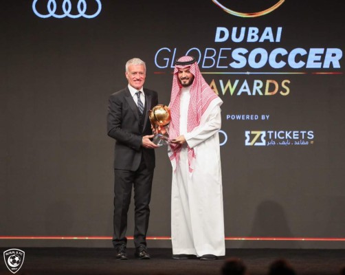 Georgina Rodríguez deslumbra en la gala de los premios Globe Soccer Awards con un sensual vestido