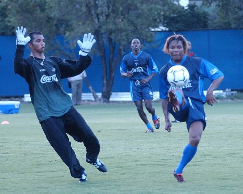 Los 10 datos que debes conocer de Carlos Pavón