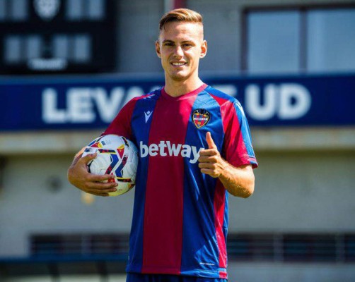 Un crack para los negocios: La millonada que ha conseguido Florentino Pérez para el Real Madrid con los descartes de Zidane