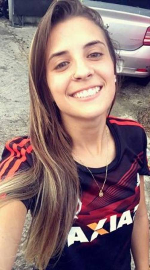 Djenifer Becker, la futbolista perfecta, es una muñeca y brillante en la cancha