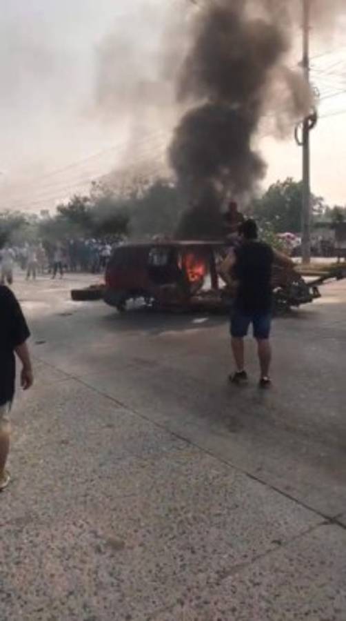 Protestas en Choloma pidiendo comida: Intentos de saqueos y quema de vehículos