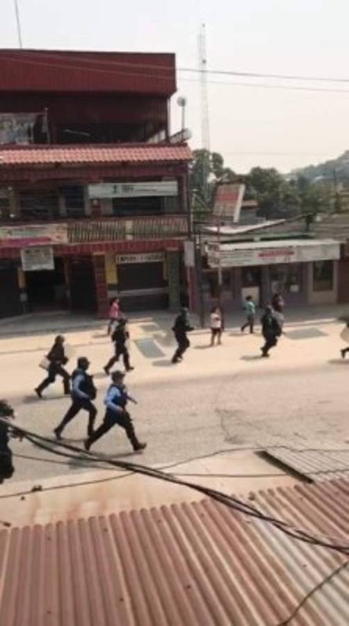 Protestas en Choloma pidiendo comida: Intentos de saqueos y quema de vehículos