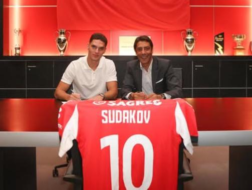 Rusia bombardeó la casa del nuevo '10' del Benfica: su novia embarazada y su pequeña hija estaban adentro