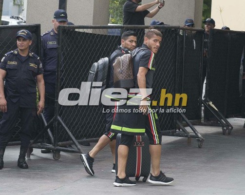 EN FOTOS: Chicharito Hernández causó furor en la llegada de México a San Pedro Sula