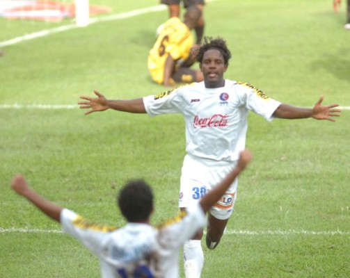 Cada vez se acerca más: ¿A cuántos goles está Rubilio Castillo de Wilmer Velásquez en la tabla histórica?