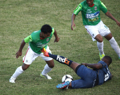 Imágenes del accidentado partido Marathón-Motagua