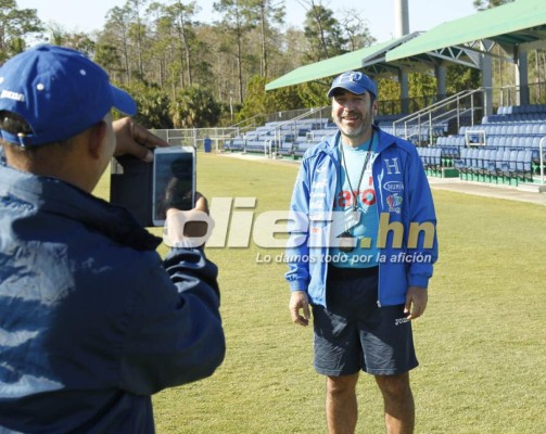 Un 'gringuito' y aficionados acaparan miradas en entreno de Honduras