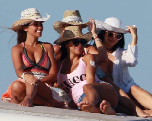 Antonella y sus descuidos; las vacaciones de Messi, Fabregas y Suárez con sus parejas