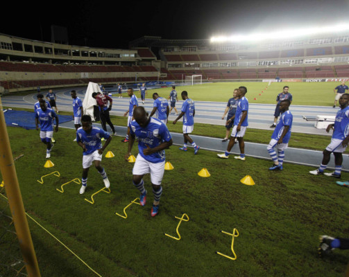 La Selección reconoció este jueves por la noche el estadio Rommel Fernández.