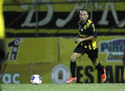 Ilce Barahona no entra en los pales de Héctor Vargas en el Real España.