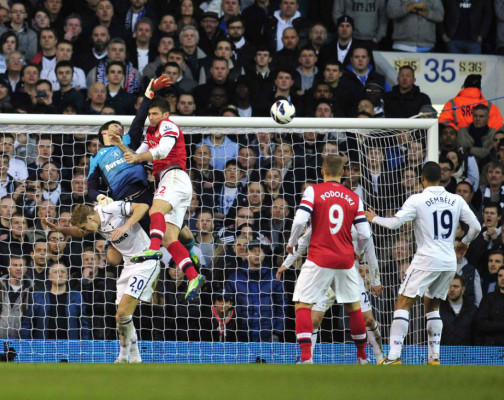 Tottenham se impone en el derby londinense.