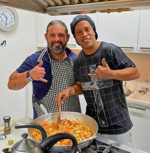 La nueva vida de Ronaldinho y su técnica para generar dinero tras retirarse: Ya empezó la celebración por mi cumpleaños