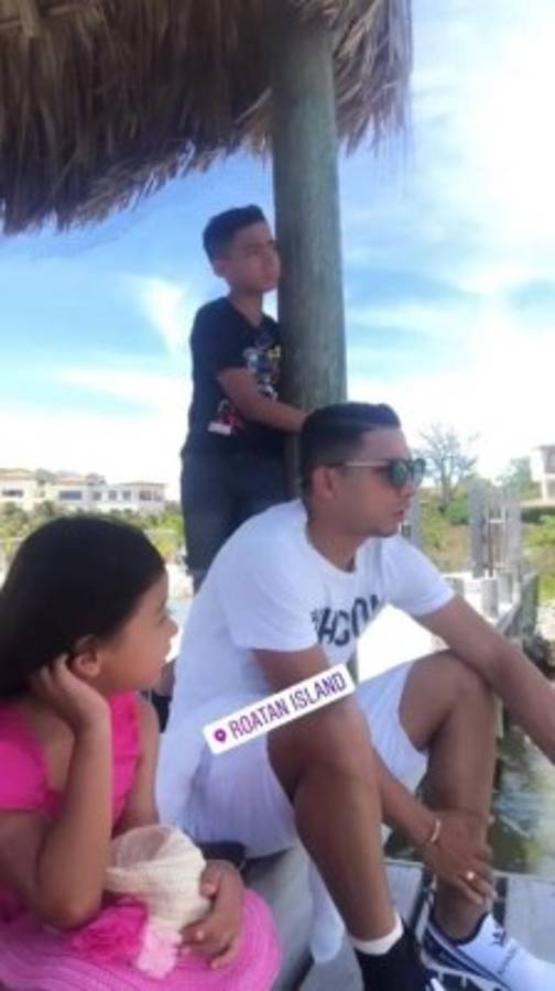 FOTOS: Las vacaciones de Emilio Izaguirre junto a su familia en Roatán