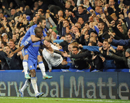 Manchester United le quita el invicto al Chelsea