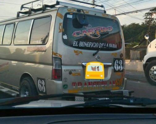 ¡Para morirse de la risa! Los insólitos mensajes que se ven en buses y taxis de Honduras