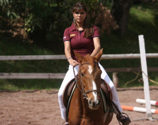 FOTOS: Las chicas que han adornado las previas del clásico Olimpia-Motagua