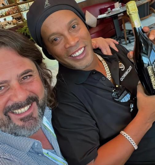 La nueva vida de Ronaldinho y su técnica para generar dinero tras retirarse: Ya empezó la celebración por mi cumpleaños