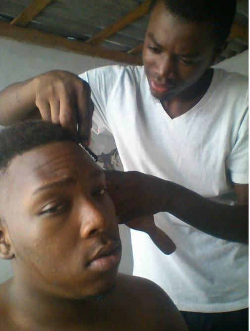 Geovany Martínez inició a cortar cabello desde que tenía 15 años.