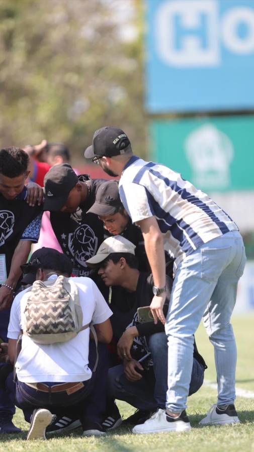 El ambiente en el Yankel: Jugadores y aficionados pegados al celular por el Manchester City-Real Madrid