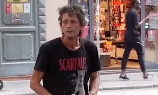 De futbolista profesional en Italia a vivir en la calle solo, enfermo y desnutrido; su primo fue héroe en un Mundial