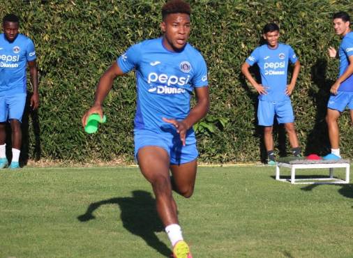 Yeison Mejía ha estado trabajando junto al grupo en los últimos días y finalmente recibió el alta médica.