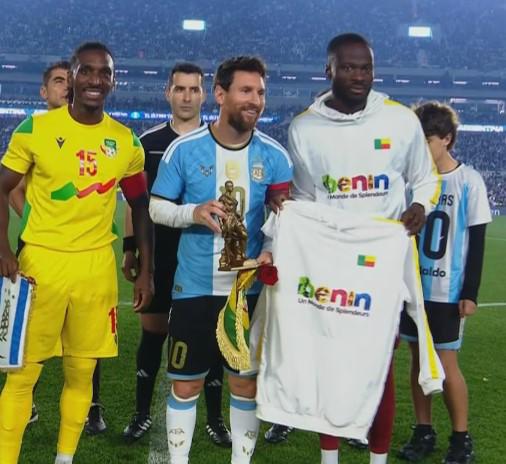 Qué significa el regalo que Benín le dio Messi y el mandato que le asigna a su esposa