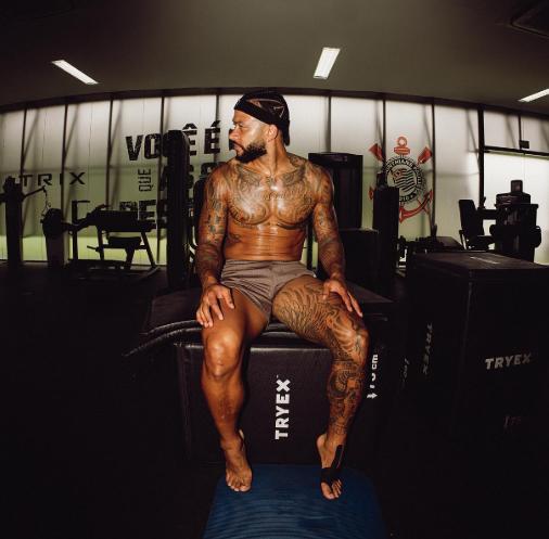 Revelaron las increíbles condiciones de Memphis Depay en su contrato con Corinthians: su salario es una locura