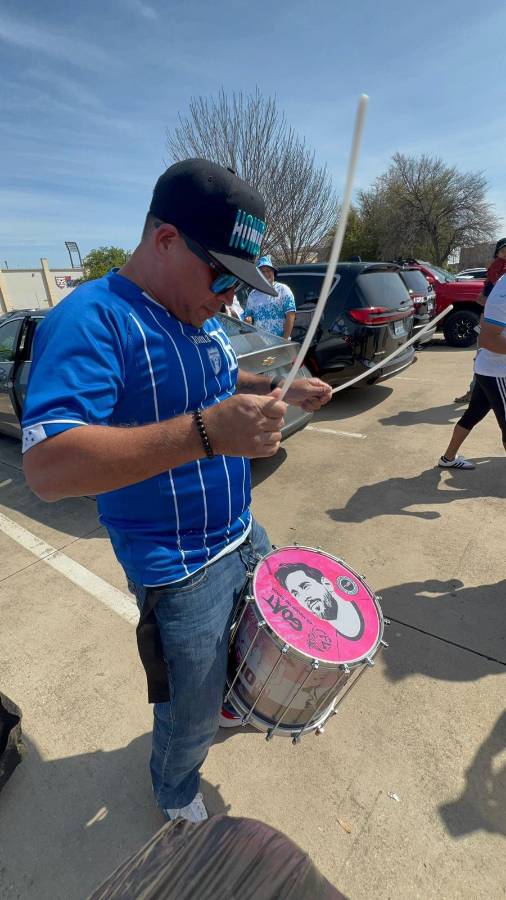 FOTOS: ¡Punta, asados y famoso incluido! Así es el ambientazo hondureño en el Toyota Stadium para el repechaje ante Costa Rica