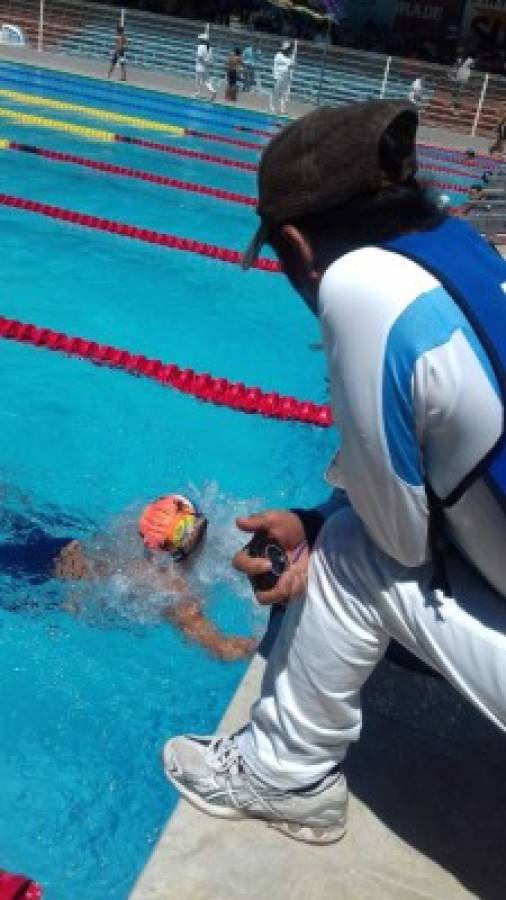Alegría y deportivismo: Las mejores imágenes del campeonato nacional de natación