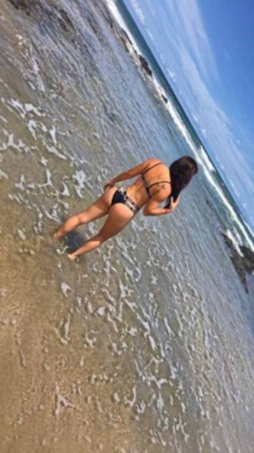 Jacqueline Segura, la hermosa 'moradita' que engalana el Ricardo Saprissa