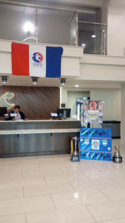 Olimpia llega a New Orleans; así fue su recibimiento y la sorpresa para Pedro Troglio ¿compraron regalos?