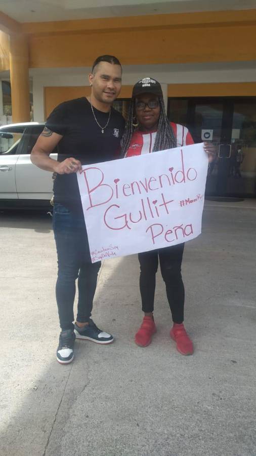 Así ha sido el primer día del mexicano ‘Gullit’ Peña en Honduras: ya se puso la roja del Vida, el dorsal que lucirá y su promesa