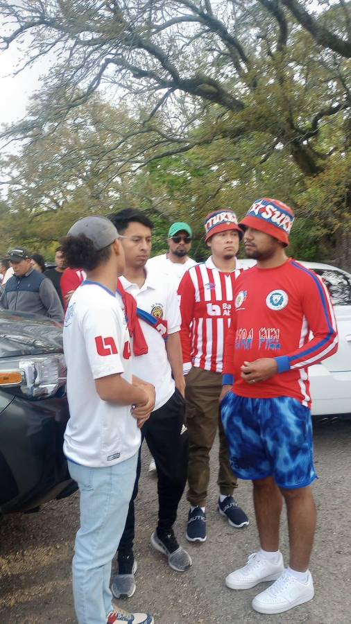 Olimpia deslumbra con ambientazo en New Orleans: banderazo y tremenda asistencia en amistoso