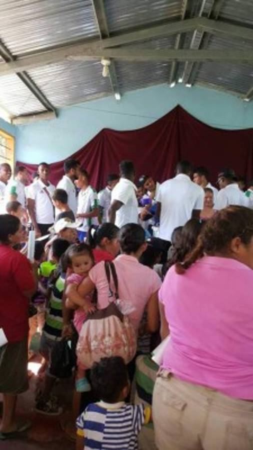 Platense y Real España reparten alegría a niños antes de Copa Presidente