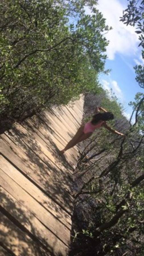 Jacqueline Segura, la hermosa 'moradita' que engalana el Ricardo Saprissa