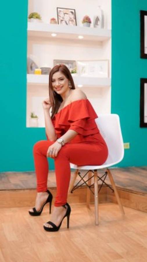 FOTOS: Así es Astrid Erazo, la fanática número uno del Olimpia y una belleza de la televisión