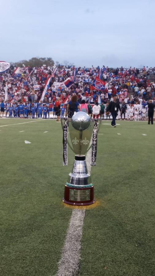 Olimpia deslumbra con ambientazo en New Orleans: banderazo y tremenda asistencia en amistoso