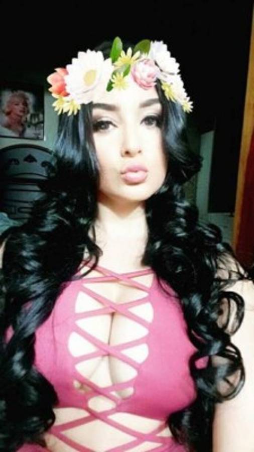 MUÑECA: Así es Fany Hernández, la aficionada más bella del Olimpia que calentó el Clásico