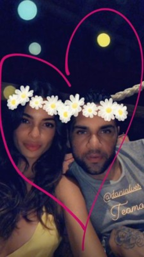 Las fotos 'hot' de la mujer de Dani Alves en sus vacaciones en las Maldivas
