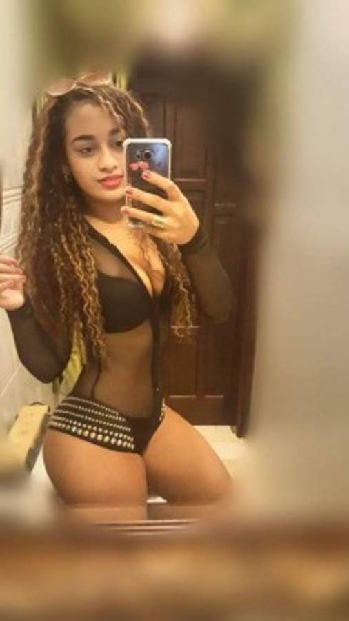 Diana Johnson, la sexi aficionada que calienta el Real España-Marathón