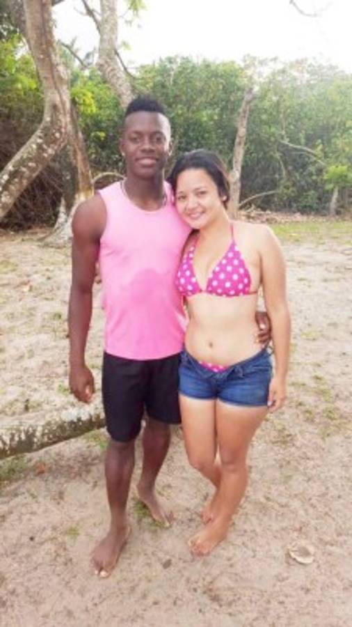 Las novias y esposas de los jugadores del clásico Real España-Marathón