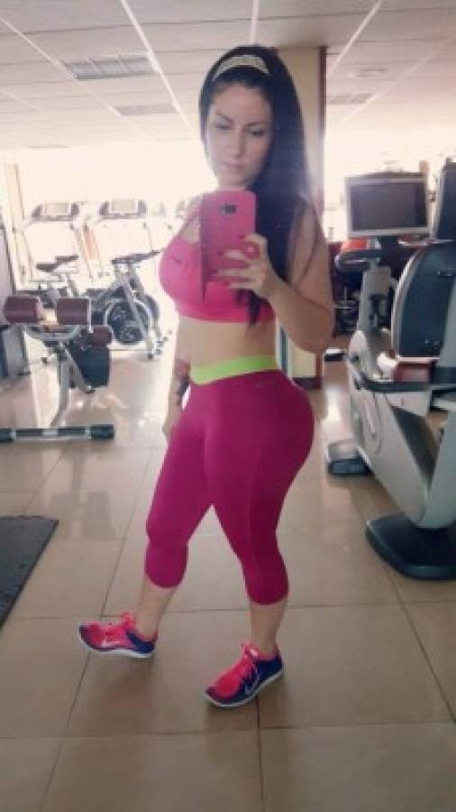 Ariana Herchi, la guapísima fan del Marathón, enciende las redes sociales con sus fotos