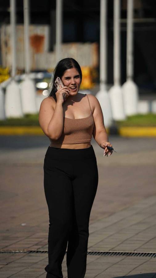 ¿Quién es la hermosa paramédica? El descuido de una edecán y las hermosas chicas en la final entre Real España - Olimpia